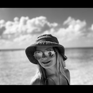 Meet your Posher, Lily